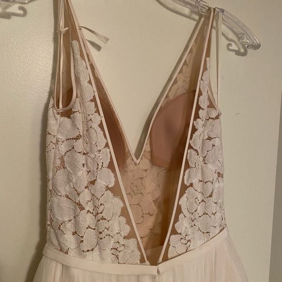 Beautiful wedding dress. **Never worn** size 6 - Picture 9 of 10